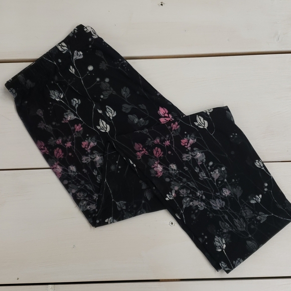 NWT Leggings, capri one size plus - Picture 1 of 2